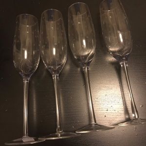 Kate Spade New York Larabee Dot Flutes Set of 4.